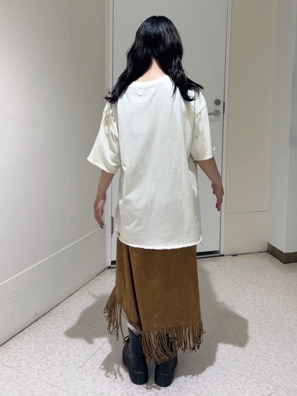 ALICEさんの「グランジグラフィックTシャツ（jouetie）」を使ったコーディネートの3枚目の写真