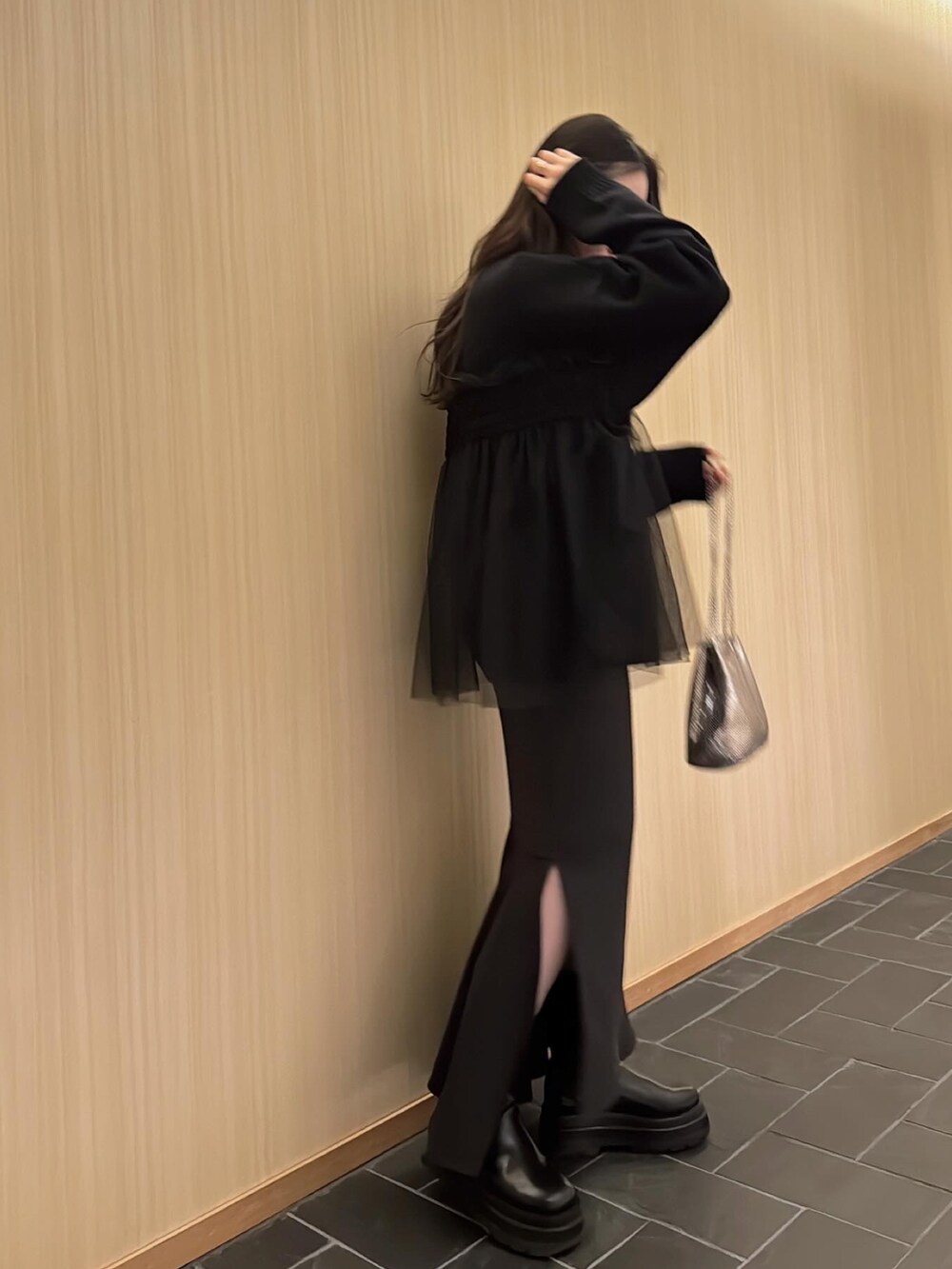 「ブラック、ブラックコーデ、チュールトップス、マーメイドスカート、オトナ女子、オトナカワイイ」｜「Cla STEllaRのHIGH WAIST MERMAID SKIRT THIRD（スカート、ブラック系）」を使った、mifmif1023さん（レディース・152cm）の春コーディネートの2枚目の写真