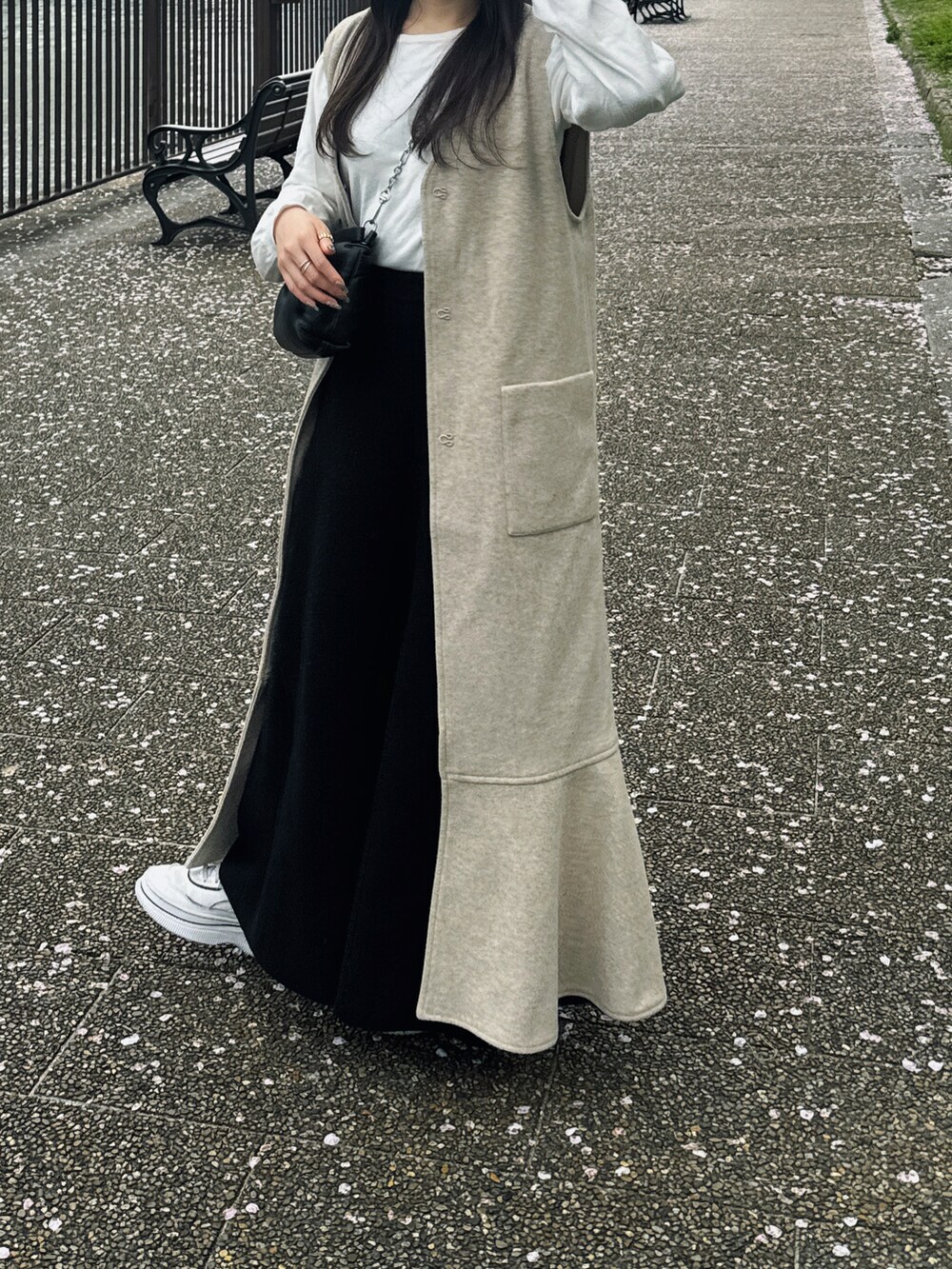 「シンプル、大人カジュアル、大人女子、ootd、春、低身長コーデ、おしゃれさんと繋がりたい、着回しコーデ、春コーデ、お花見コーデ」｜「Cla STEllaRのアイテム（ワンピース/ドレス、ベージュ系）」を使った、mifmif1023さん（レディース・152cm）の春コーディネートの2枚目の写真