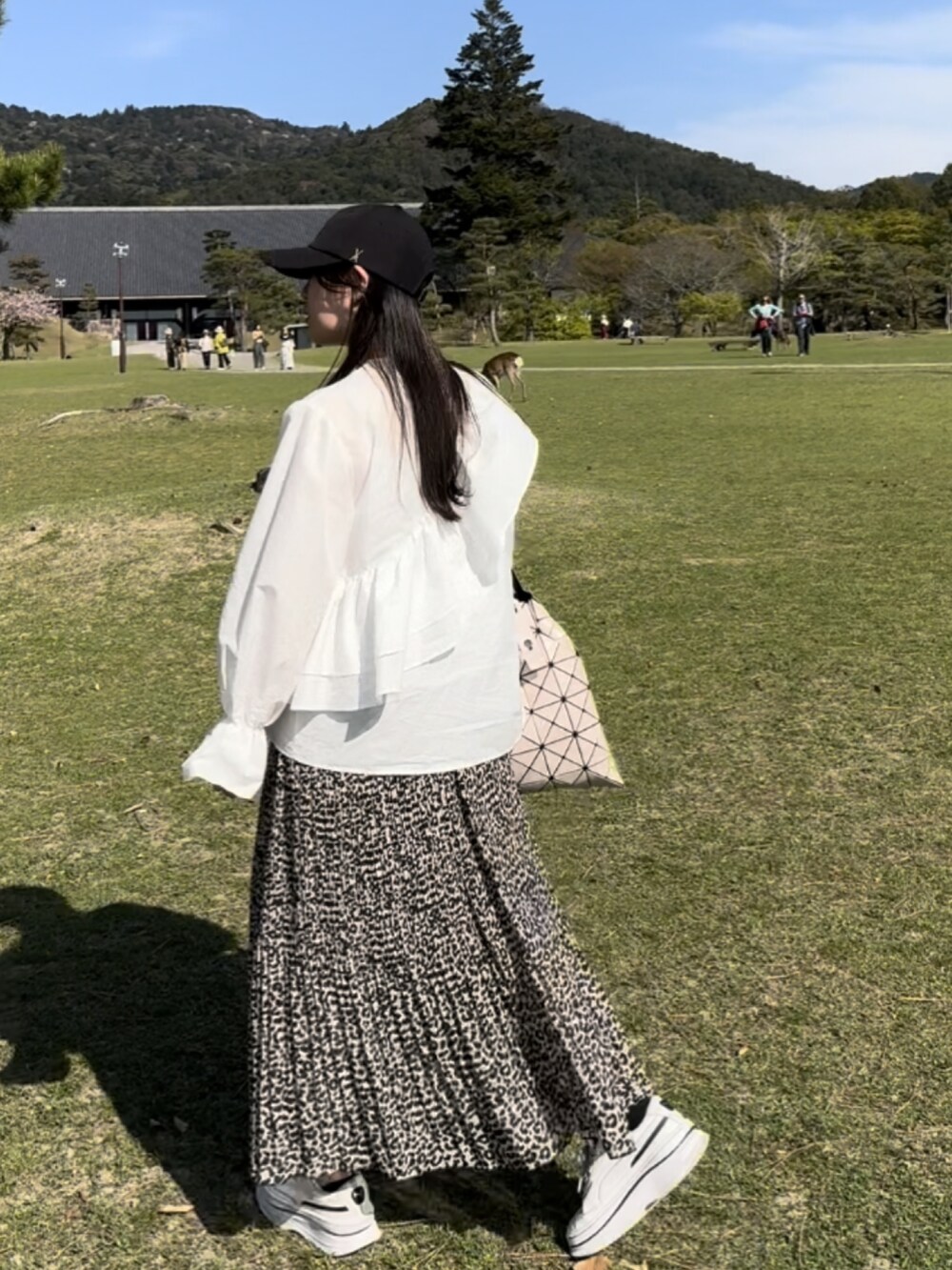 「大人カジュアル、着回しコーデ、大人女子、お出かけコーデ、春夏コーデ、低身長女子、低身長コーデ」｜「Cla STEllaRのround frill blouse（シャツ/ブラウス、ホワイト系）」を使った、mifmif1023さん（レディース・152cm）の春コーディネートの2枚目の写真