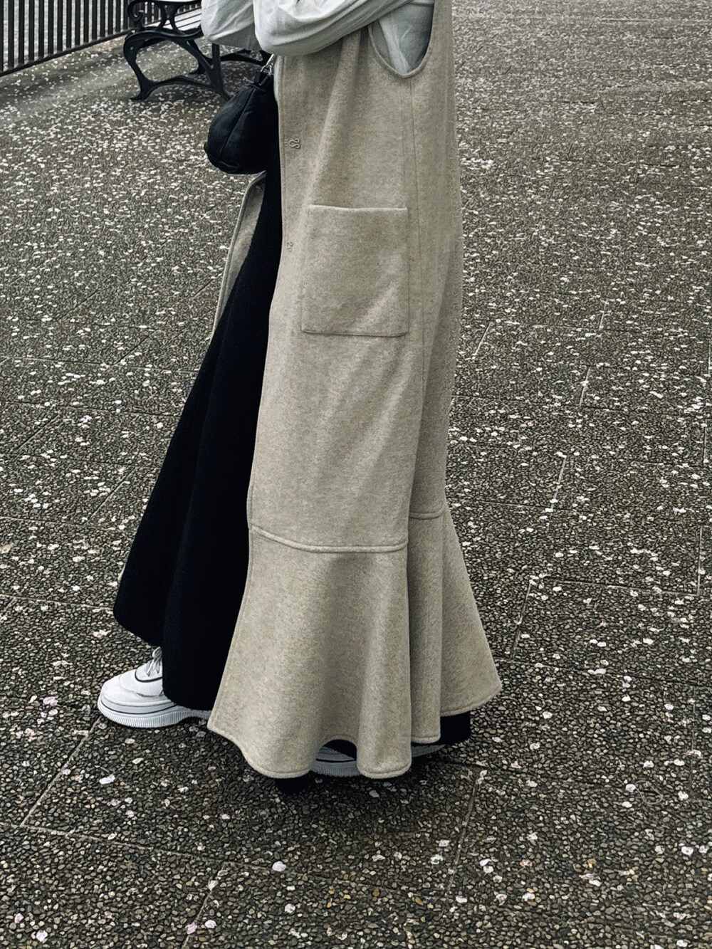 「シンプル、大人カジュアル、大人女子、ootd、春、低身長コーデ、おしゃれさんと繋がりたい、着回しコーデ、春コーデ、お花見コーデ」｜「Cla STEllaRのアイテム（ワンピース/ドレス、ベージュ系）」を使った、mifmif1023さん（レディース・152cm）の春コーディネートの3枚目の写真