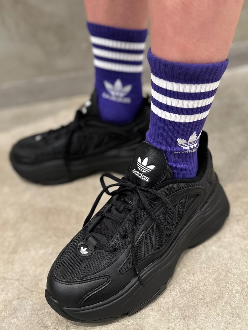 onスニーカー adidasのレッグウェアを使った「オズガイア」のメンズ人気