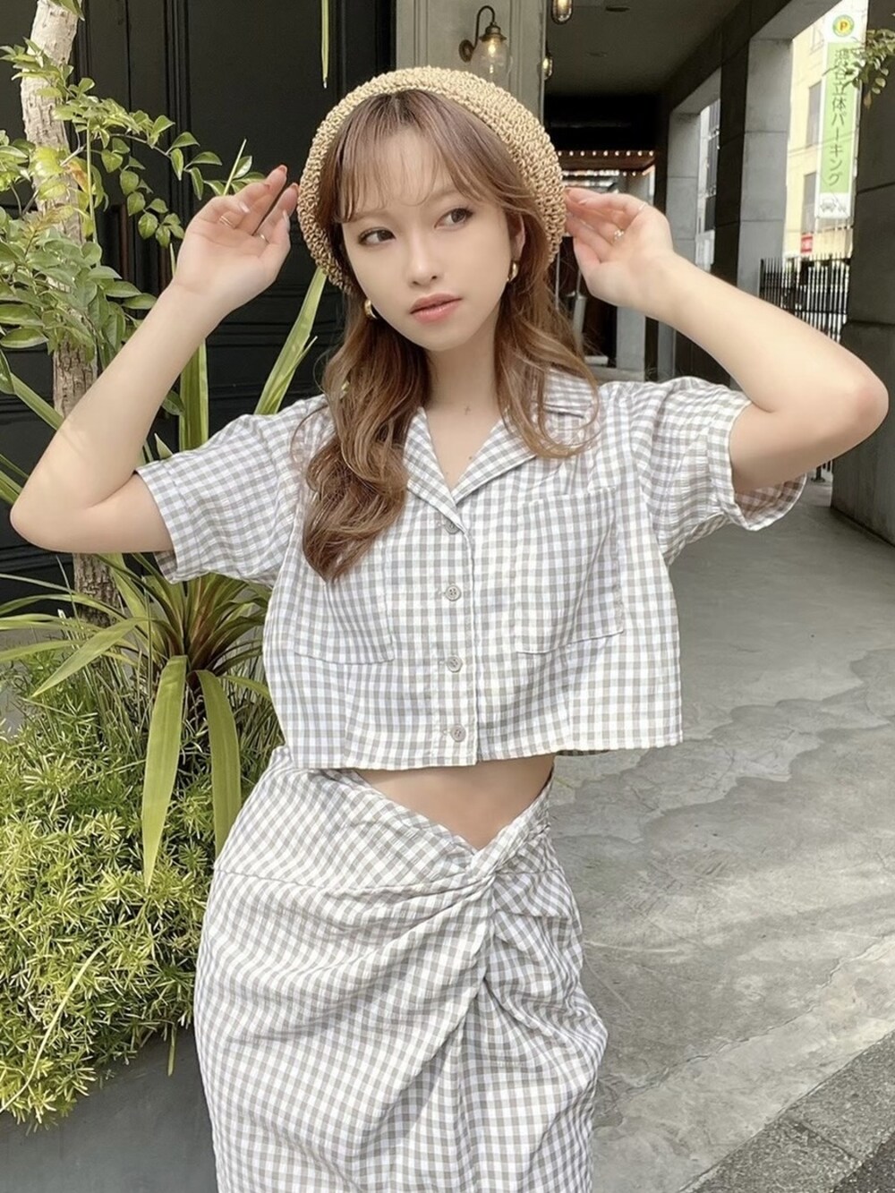 その他のスカート、その他のサンダル、その他のシャツ/ブラウスを着用したレディースの春コーディネートの4枚目の写真