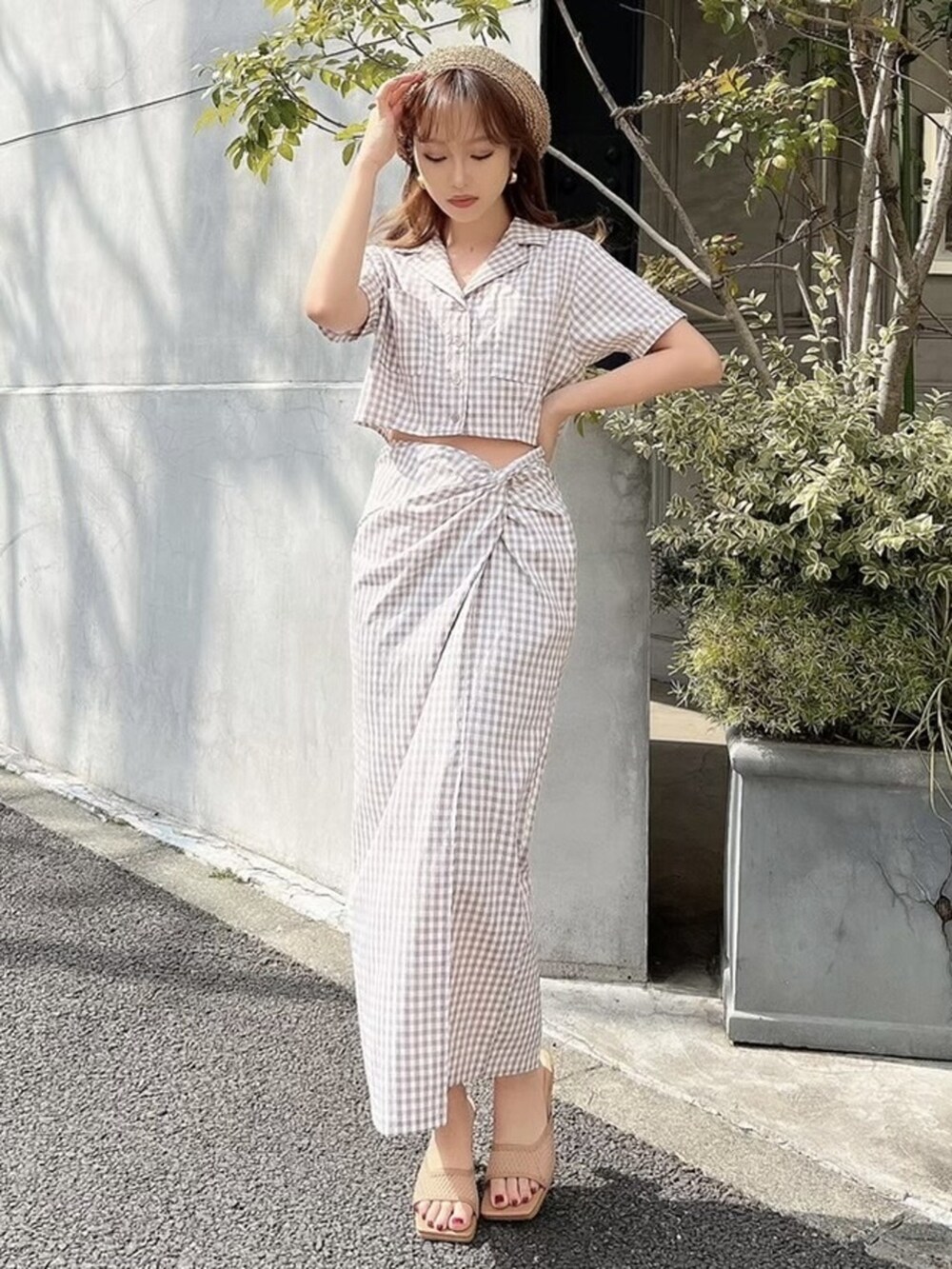 その他のスカート、その他のサンダル、その他のシャツ/ブラウスを着用したレディースの春コーディネートの2枚目の写真