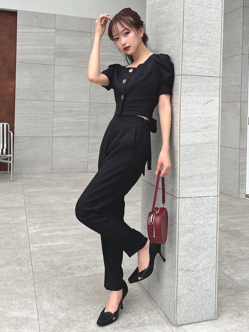「RESEXXYのスリットトゥピンヒールパンプス（パンプス、ブラック系）」を使った、ERIKAさん（レディース・157cm）の夏コーディネートの3枚目の写真