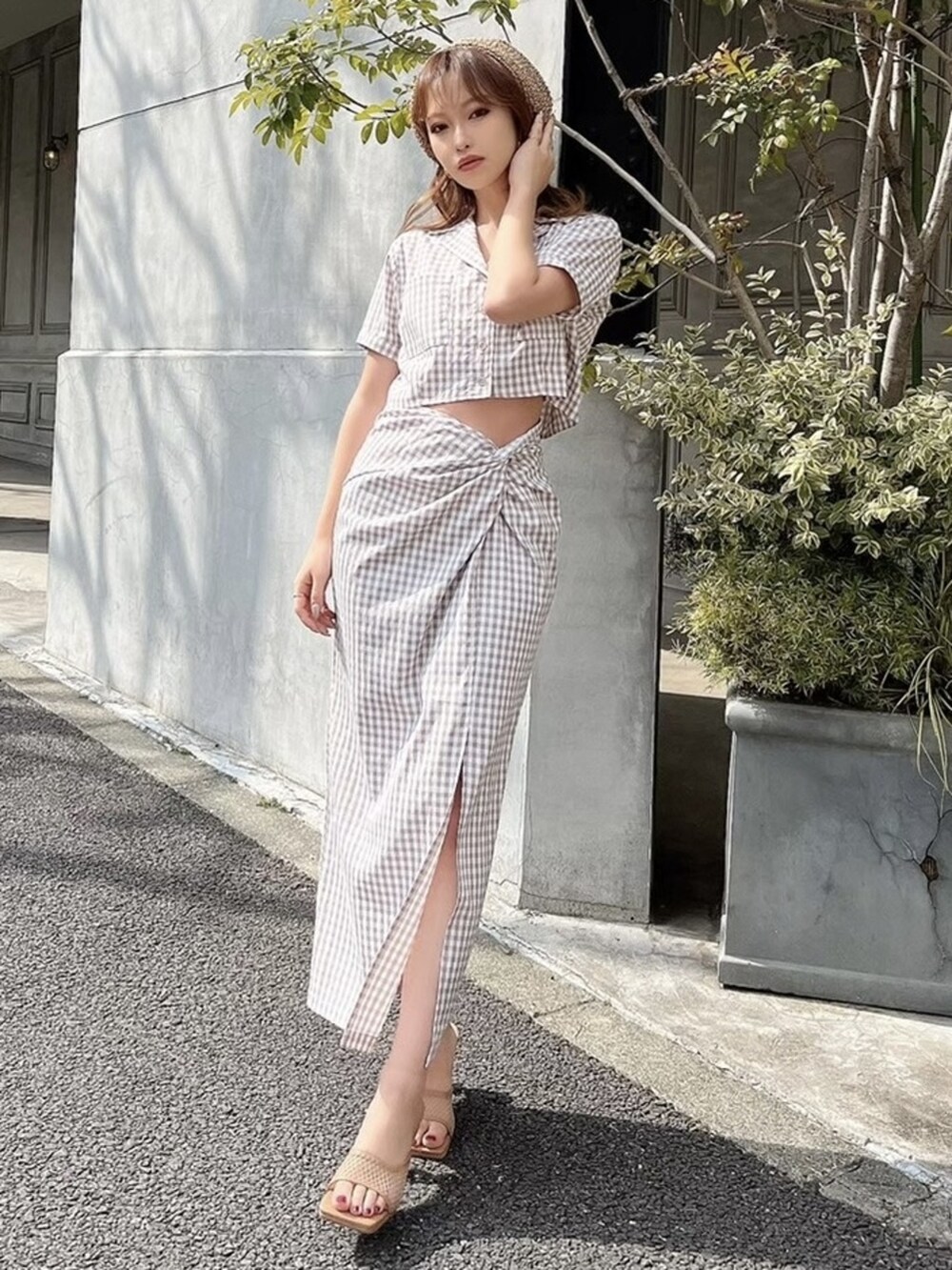 その他のスカート、その他のサンダル、その他のシャツ/ブラウスを着用したレディースの春コーディネートの3枚目の写真