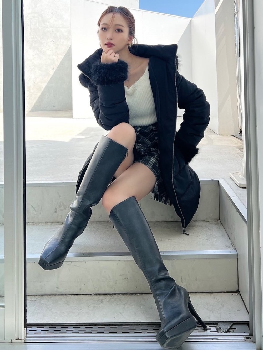 「RESEXXYのフード付きダウンコート（ダウンジャケット/コート、ブラック系）」を使った、ERIKAさん（レディース・157cm）の秋コーディネートの2枚目の写真