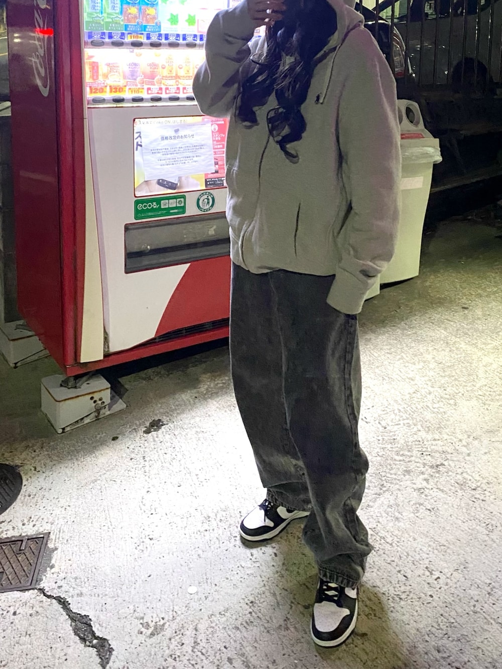 「キャップ、パーカー、ジップパーカー、ニューエラ、ラフ、ストリート、ストリートMIX、メンズライク、メンズライクコーデ、古着MIX、シンプルコーデ、ラクチンコーデ、着回しコーデ、デニムパンツ」｜「NEW ERAの【NEW ERA/ニューエラ】BSロゴキャップ（キャップ、ブルー系）」を使った、n a n aさん（レディース・160cm）の秋コーディネートの2枚目の写真