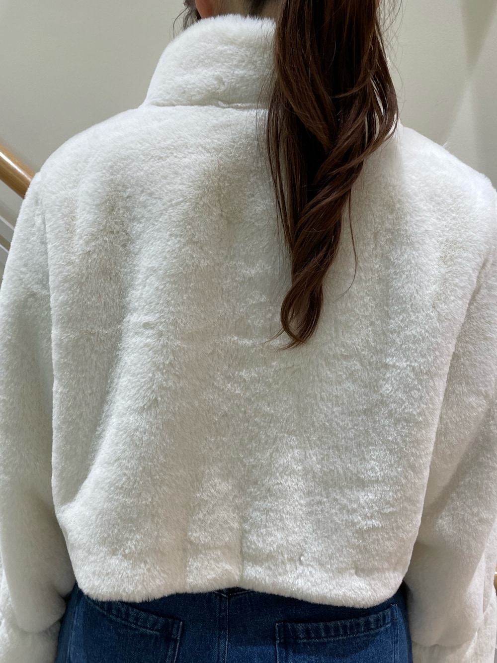 「dazzlin、ダズリン、ファーコート、冬コーデ、お出かけコーデ、デートコーデ、155cm、155cmコーデ、パンツスタイル」｜「dazzlinのショートビットフェイクファーコート（その他アウター、ホワイト系）」を使った、mahoさん（レディース・155cm）の秋コーディネートの9枚目の写真