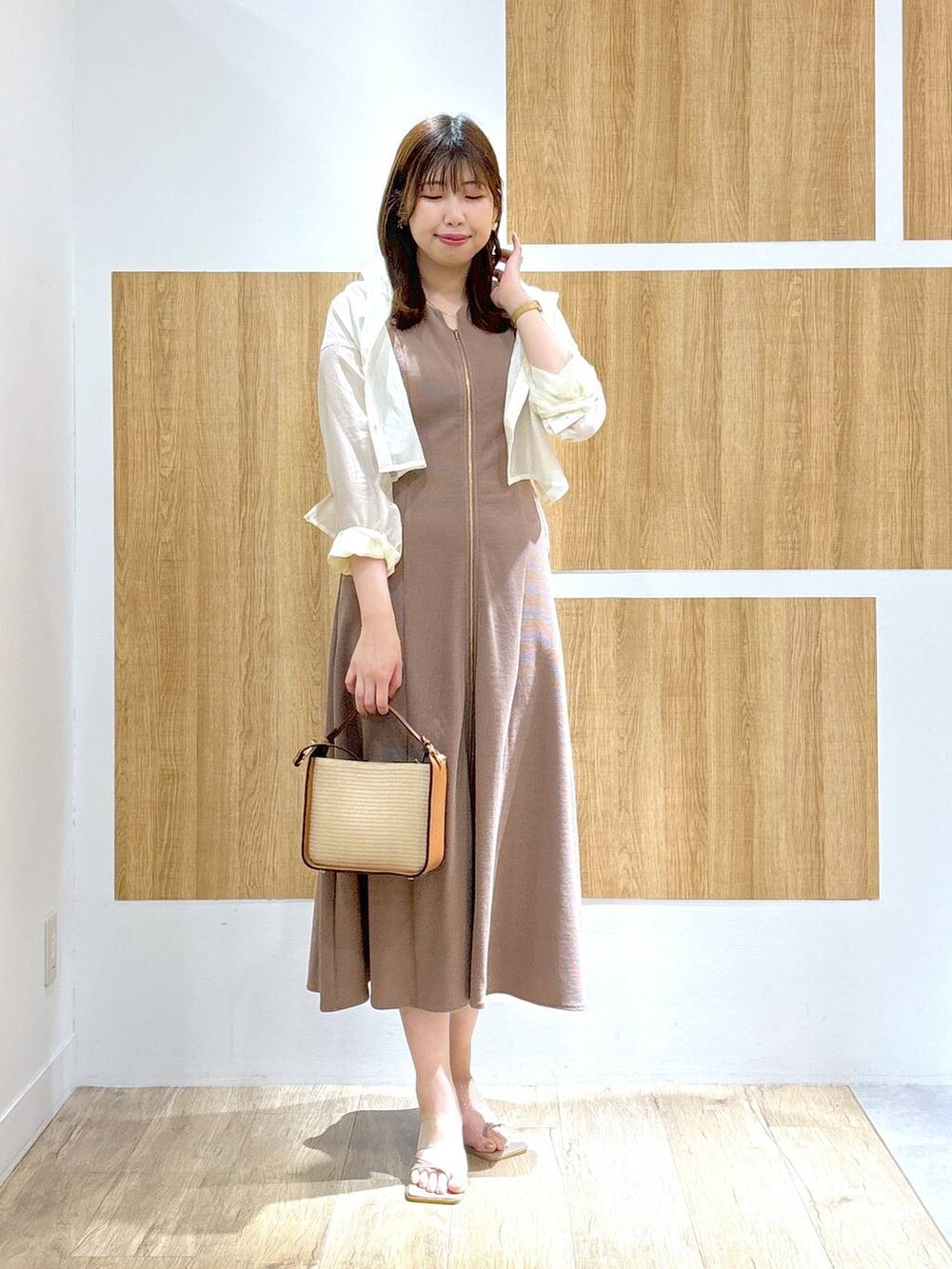 フロントZIPカットワンピース127980を使った人気ファッション