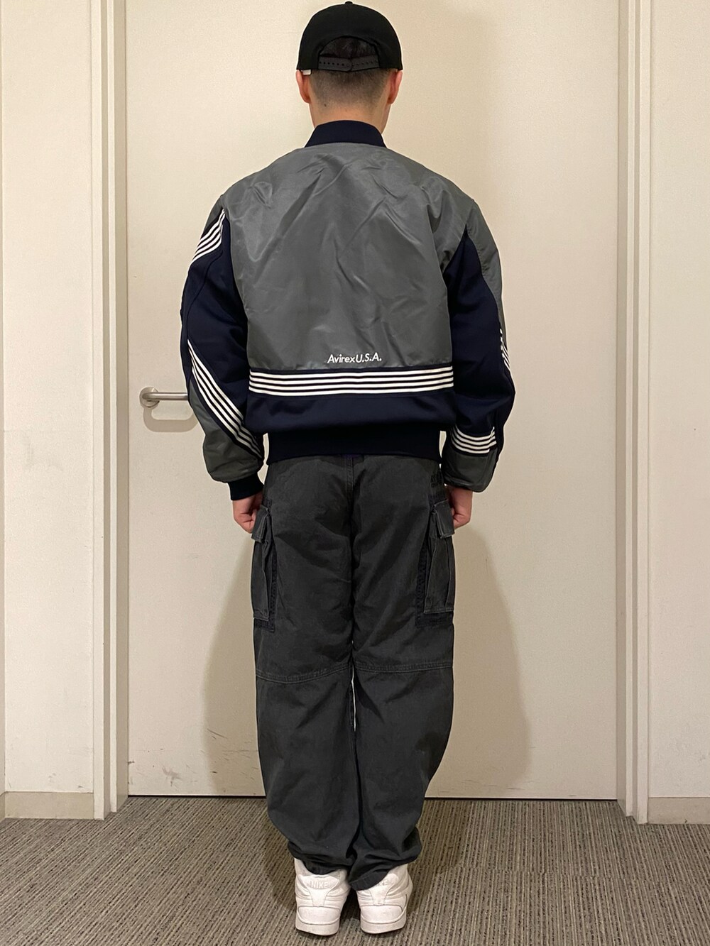 「AVIREX、ootd、メンズファッション、新作、ミリタリー、スポーツ、ストリート、キャップ、MA-1、カーゴパンツ」｜「AVIREXの×NEW ERA 9フォーティー Aフレーム ロゴキャップ アジャスタブル/9 FORTY A-FRAME LOGO CAP（キャップ、ブラック系）」を使った、hryk1998さん（メンズ・167cm）の夏コーディネートの3枚目の写真
