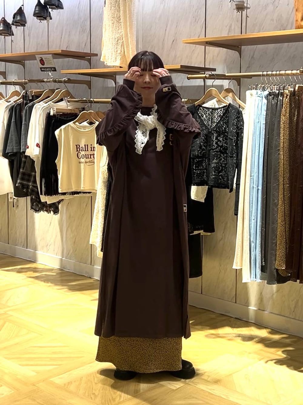「着痩せ・細見え、ベーシック/シンプル、ワントーン、ワンピース、秋コーデ、骨格ストレート」｜「LOWRYS FARMのストレッチサテンスカート　 290120（スカート、その他）」を使った、gyannu0807さん（レディース・165cm）の夏コーディネートの3枚目の写真