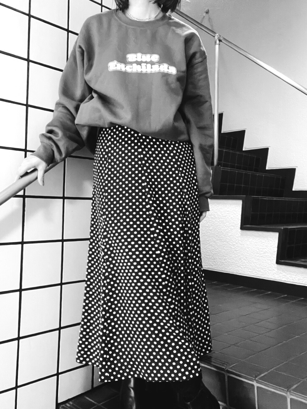 「休日コーデ、スウェット、水玉、水玉スカート、ドット柄、ロングスカート、古着MIX、古着、古着好きな人と繋がりたい」｜「ブルーエンチラーダのアイテム（スウェット、ブルー系）」を使った、Satokoさん（レディース・159cm）の冬コーディネートの2枚目の写真