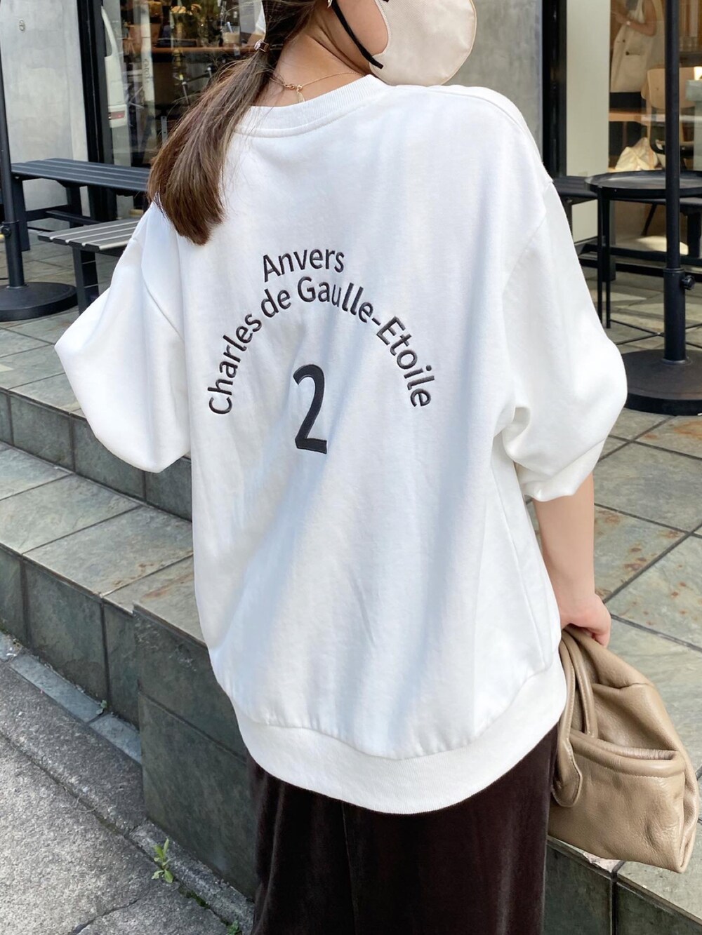 「カジュアル、オトナ女子、オトナカジュアル、シンプルコーデ、ootd、淡色コーデ、秋コーデ、ワンピーススタイル、高身長コーデ、スウェット、スウェットコーデ、高身長女子、骨格ストレート、イエベ秋」|「COLLAGE GALLARDAGALANTEのAnversプリント/ロゴスウェット(スウェット、ホワイト系)」を使った、EBINAさん(レディース・166cm)の夏コーディネートの3枚目の写真