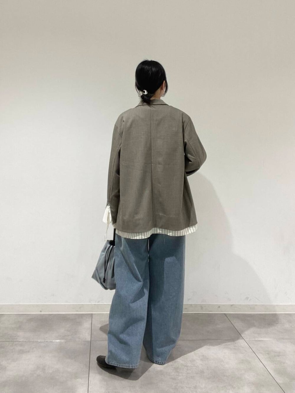 「デニム、ジャケット、ローファー、チュール、RODESKO、KBF、senseofplace」｜「RODE SKOの『MADE IN JAPAN』スクエアトゥプチメタルローファー（ローファー、ブラック系）」を使った、tsucchiiiiさん（レディース・162cm）の春コーディネートの2枚目の写真