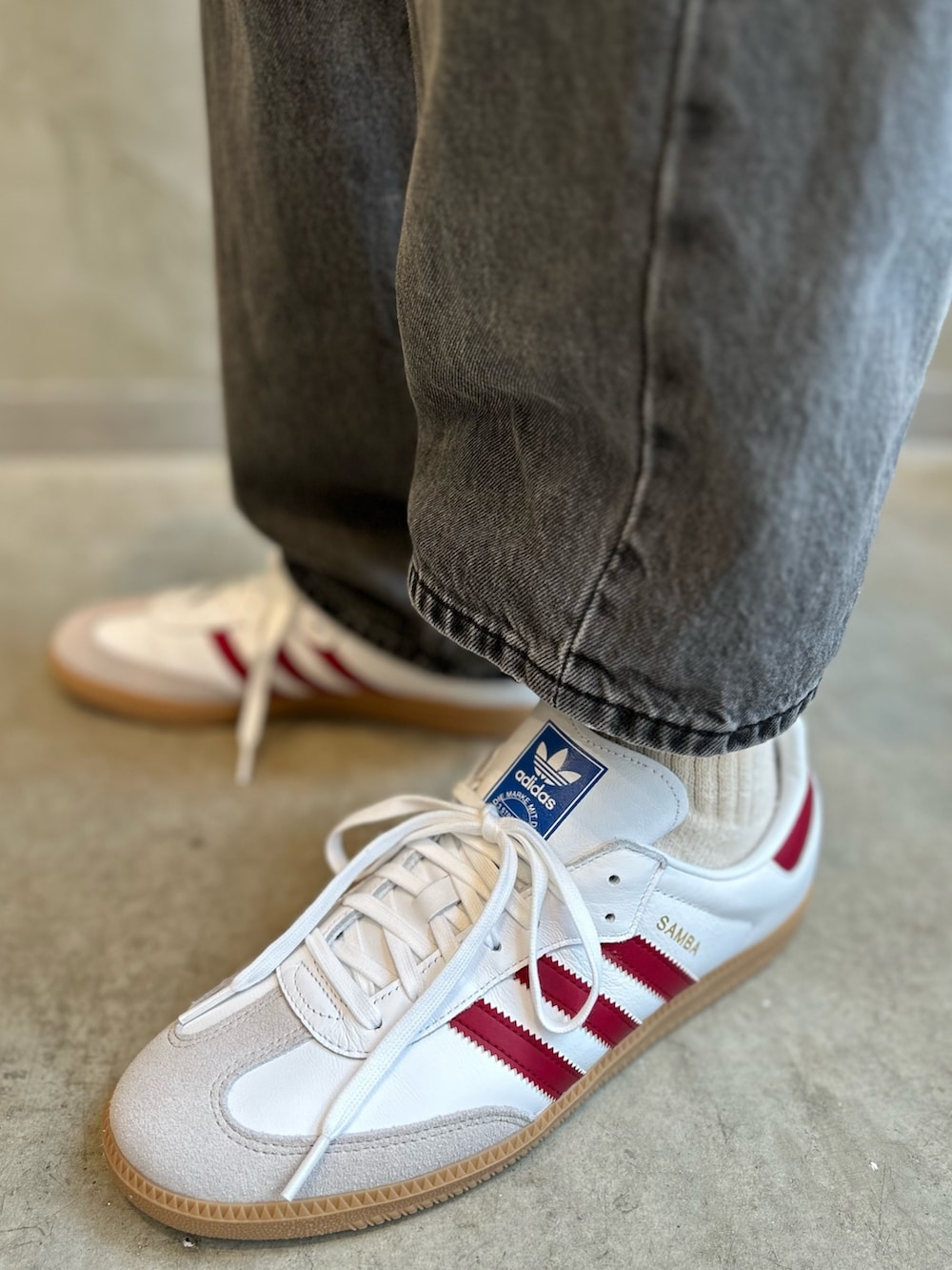 「スニーカー、Tシャツ、adidas、アディダス、adidas originals、アディダスオリジナルス、半袖Ｔシャツ、サンバ、アディカラー」｜「adidasのアディカラー 半袖Tシャツ（Tシャツ/カットソー、レッド系）」を使った、TMさん（メンズ・180cm）の春コーディネートの5枚目の写真