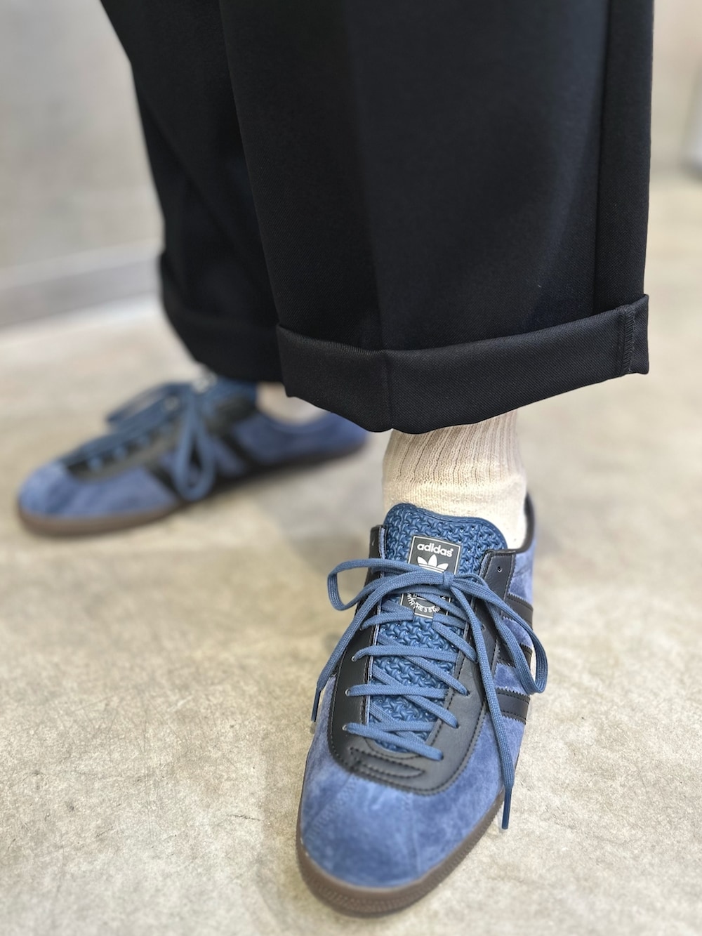 「スニーカー、ジャケット、adidas、ジャージ、アディダス、ロンドン、adidas originals、トラックジャケット、ベッケンバウアー、アディカラー」｜「adidasのアディカラー クラシックス ベッケンバウアー トラックトップ（ジャージ）（ジャージ、ブルー系）」を使った、TMさん（メンズ・180cm）の春コーディネートの7枚目の写真