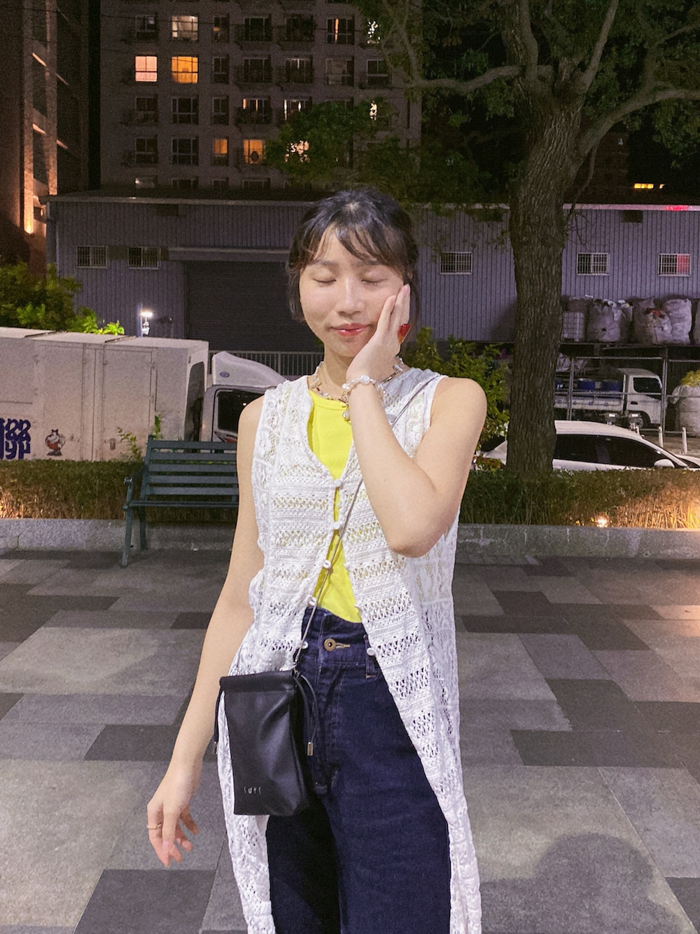 「オトナカジュアル、ゆるコーデ、シンプル、お洒落さんとつながりたい、ラクチンコーデ、カジュアルコーデ、おでかけコーデ、デニムコーデ、いいね、save、フォローお願いします🤑」｜「KBFの2WAYレースジレワンピース（ワンピース、ホワイト系）」を使った、s a y o ♪  さん（レディース・160cm）の秋コーディネートの4枚目の写真