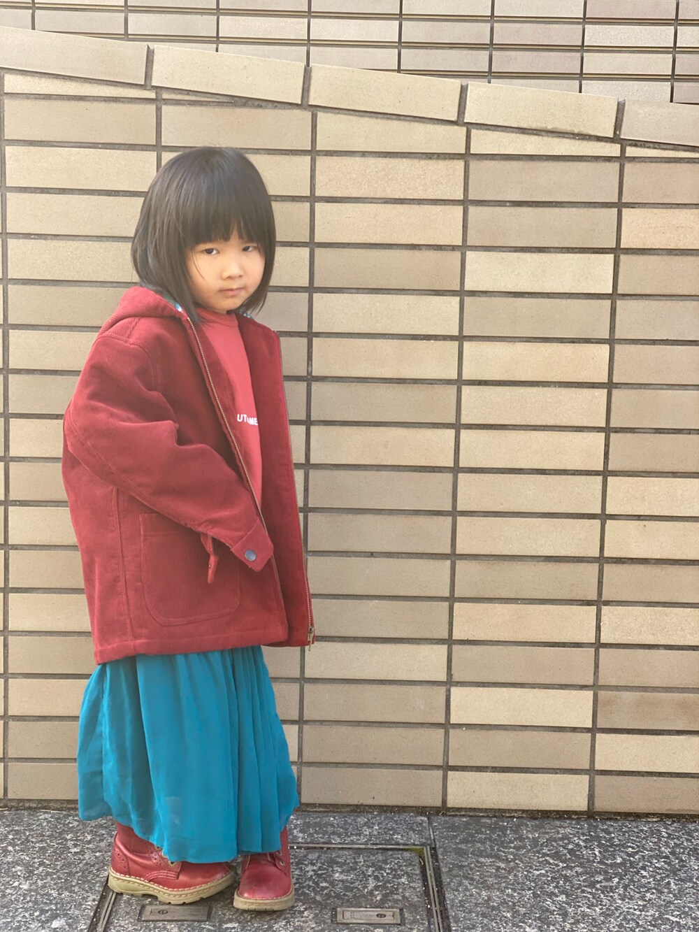「私の推しブランド、ブーツ、Dr.Martens、MPS、コーデュロイ、レッド、スウェット、coca、ビッグシルエット、古着MIX、古着」｜「EASTBOYのアイテム（ジャケット/アウター、レッド系）」を使った、Rin&Rayさん（キッズ・100cm）の冬コーディネートの3枚目の写真