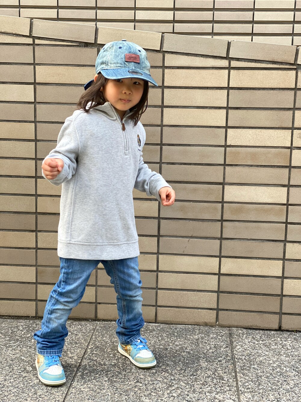 「kids、Polo Ralph Lauren、Diesel、NEW ERA、スウェット、ジップアップ、デニム、ジーンズ、キャップ、シンプルコーデ、Jordan、ポロベアー、ハーフジップ」｜「NEW ERAのアイテム（キャップ、ブルー系）」を使った、Rin&Rayさん（キッズ・100cm）の春コーディネートの2枚目の写真