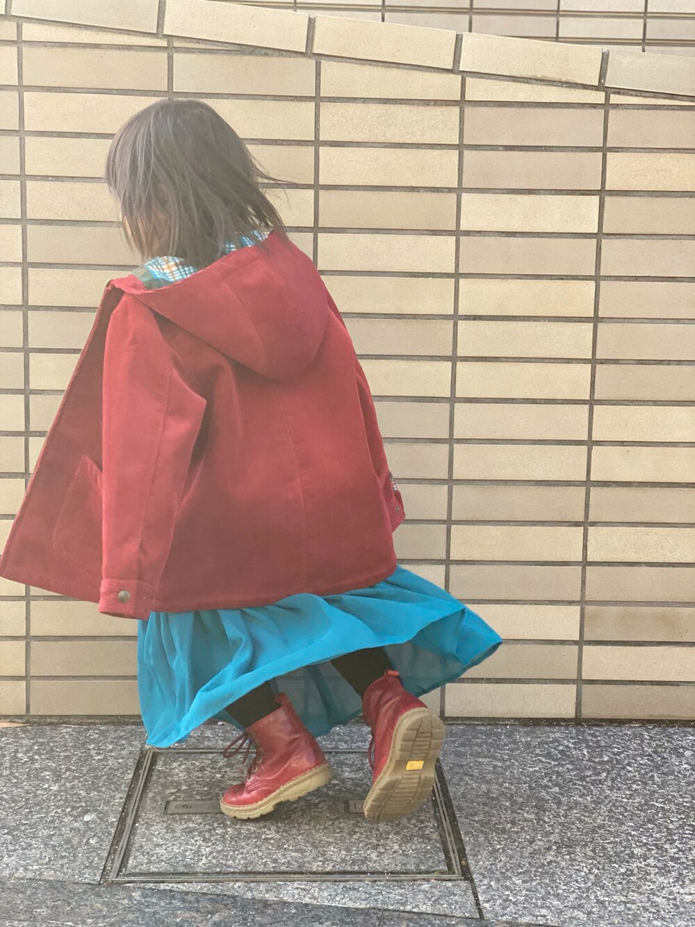 「私の推しブランド、ブーツ、Dr.Martens、MPS、コーデュロイ、レッド、スウェット、coca、ビッグシルエット、古着MIX、古着」｜「EASTBOYのアイテム（ジャケット/アウター、レッド系）」を使った、Rin&Rayさん（キッズ・100cm）の冬コーディネートの4枚目の写真