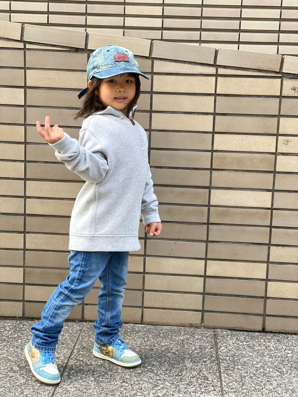 「kids、Polo Ralph Lauren、Diesel、NEW ERA、スウェット、ジップアップ、デニム、ジーンズ、キャップ、シンプルコーデ、Jordan、ポロベアー、ハーフジップ」｜「NEW ERAのアイテム（キャップ、ブルー系）」を使った、Rin&Rayさん（キッズ・100cm）の春コーディネートの5枚目の写真