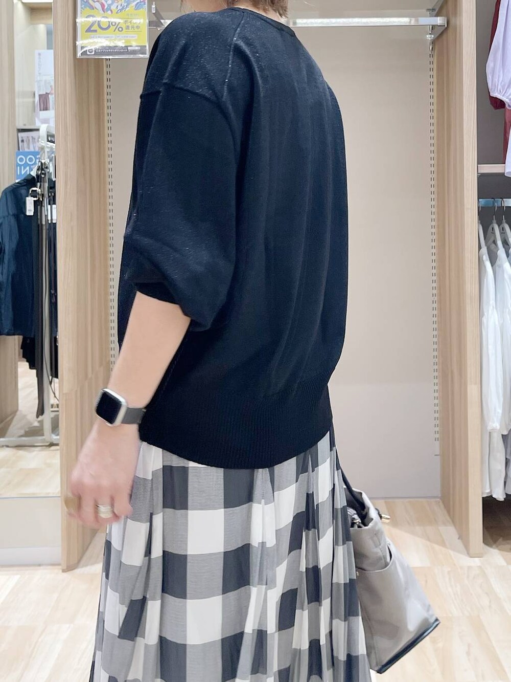 「ベーシック/シンプル、着痩せ・細見え、カジュアル、GLOBAL WORK、ママコーデ」｜「GLOBAL WORKのらくっション踏めるバブーシュ/136007（その他シューズ、グレー系）」を使った、kusuko1103さん（レディース・163cm）の春コーディネートの5枚目の写真