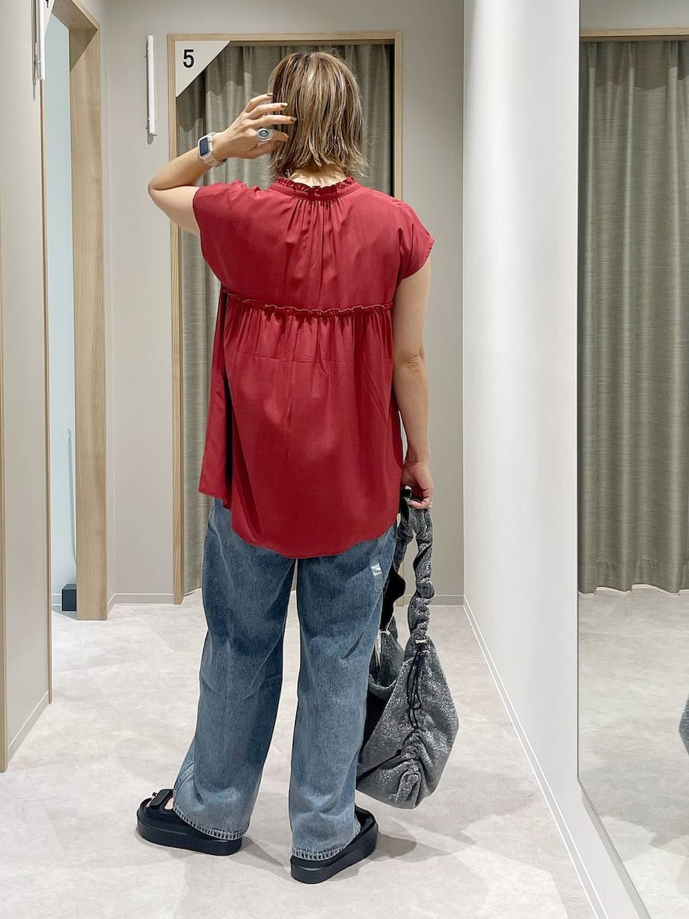 「ママコーデ、GOOD DENIM_GLOBAL WORK、ベーシック/シンプル、着痩せ・細見え、カジュアル、GLOBAL WORK」｜「GLOBAL WORKのGOODデニムバギーパンツ/118365（デニムパンツ、ブルー系）」を使った、kusuko1103さん（レディース・163cm）の夏コーディネートの2枚目の写真
