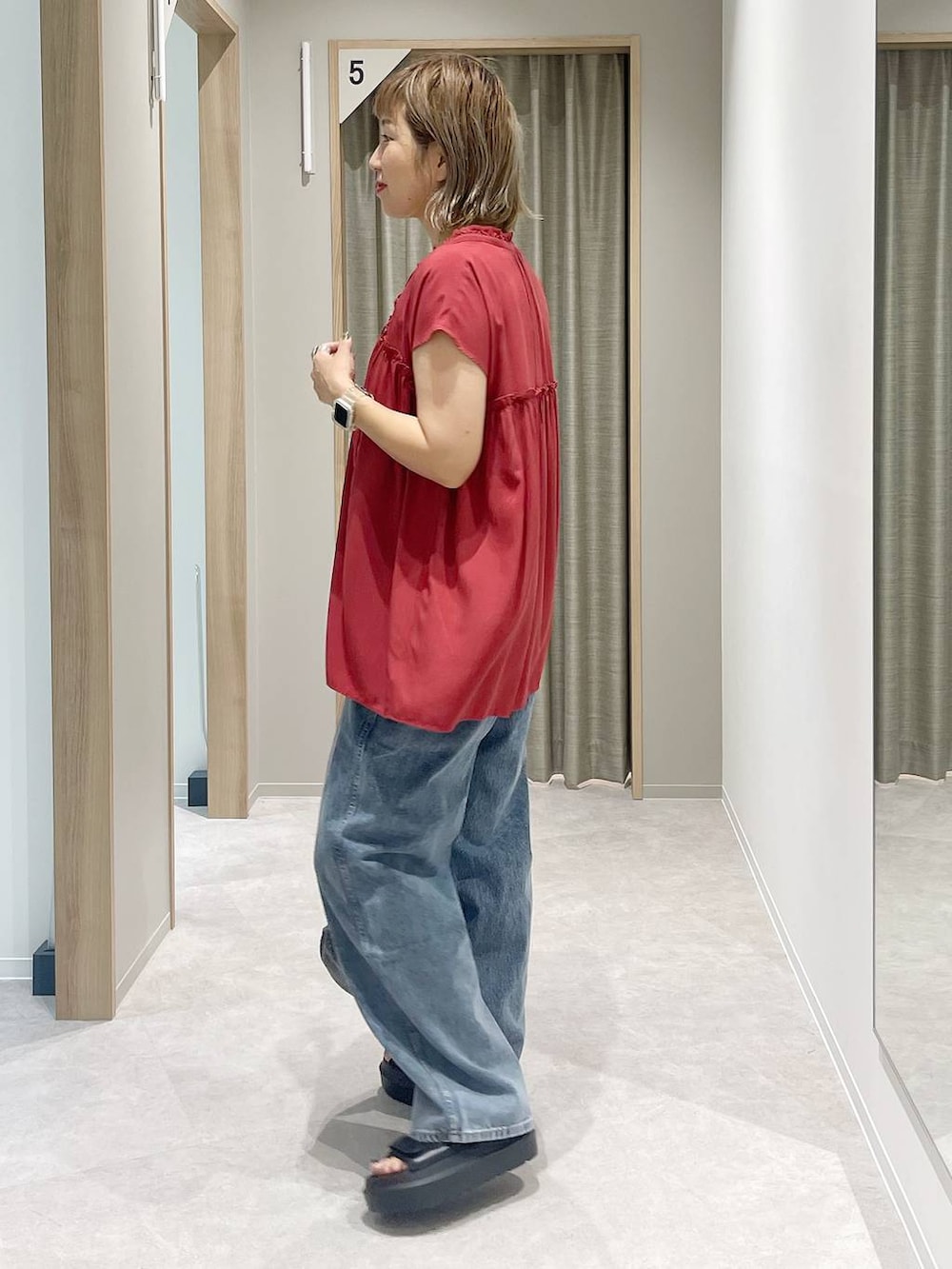 「ママコーデ、GOOD DENIM_GLOBAL WORK、ベーシック/シンプル、着痩せ・細見え、カジュアル、GLOBAL WORK」｜「GLOBAL WORKのGOODデニムバギーパンツ/118365（デニムパンツ、ブルー系）」を使った、kusuko1103さん（レディース・163cm）の夏コーディネートの3枚目の写真