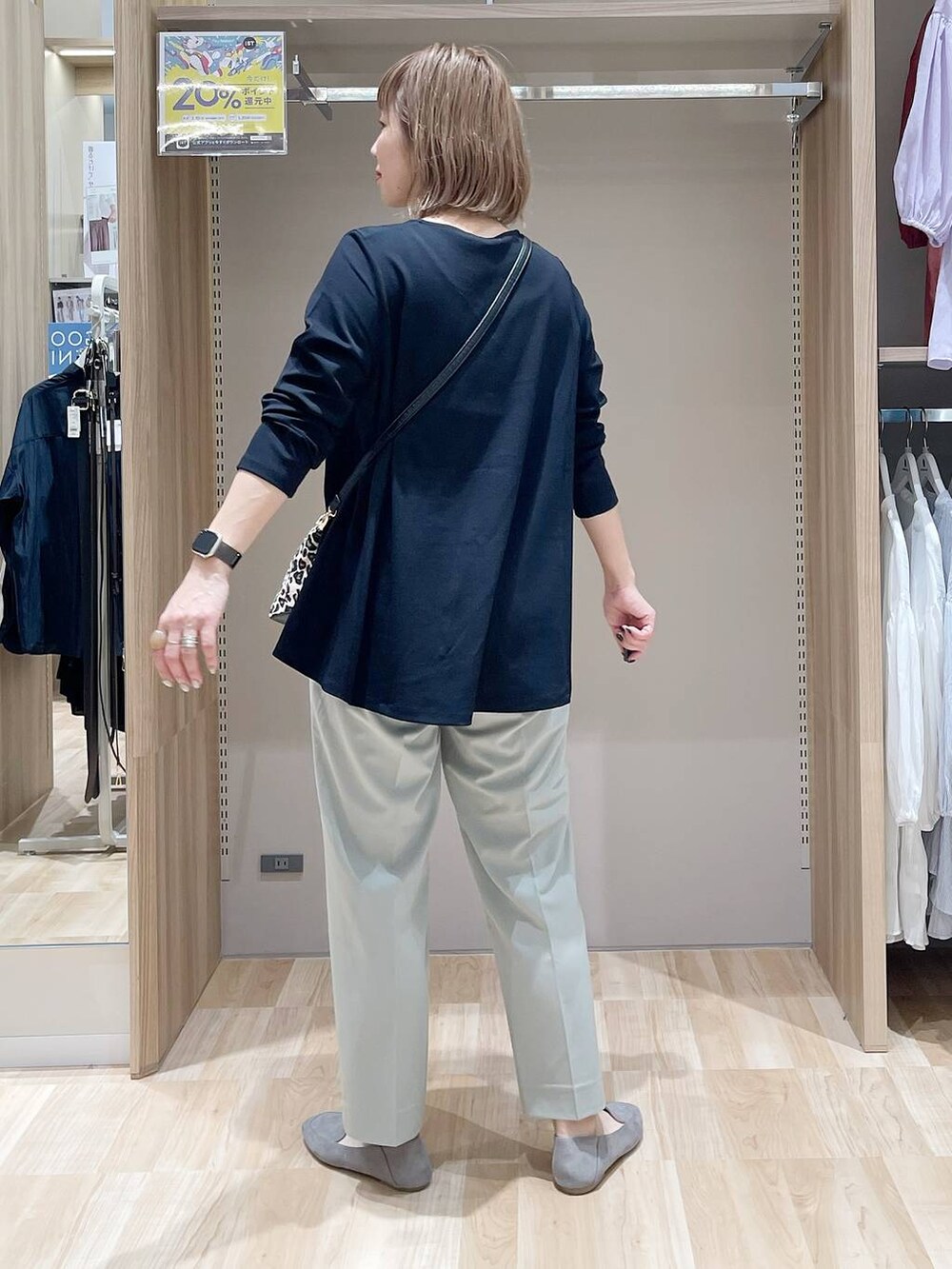 「ベーシック/シンプル、着痩せ・細見え、カジュアル、GLOBAL WORK、ママコーデ、ウツクシルエット_GLOBAL WORK」｜「GLOBAL WORKのスペ軽お財布ショルダー/103951（ショルダーバッグ、その他）」を使った、kusuko1103さん（レディース・163cm）の春コーディネートの3枚目の写真