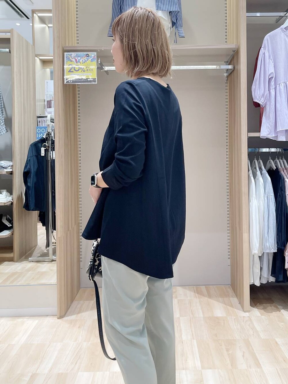 「ベーシック/シンプル、着痩せ・細見え、カジュアル、GLOBAL WORK、ママコーデ、ウツクシルエット_GLOBAL WORK」｜「GLOBAL WORKのスペ軽お財布ショルダー/103951（ショルダーバッグ、その他）」を使った、kusuko1103さん（レディース・163cm）の春コーディネートの5枚目の写真