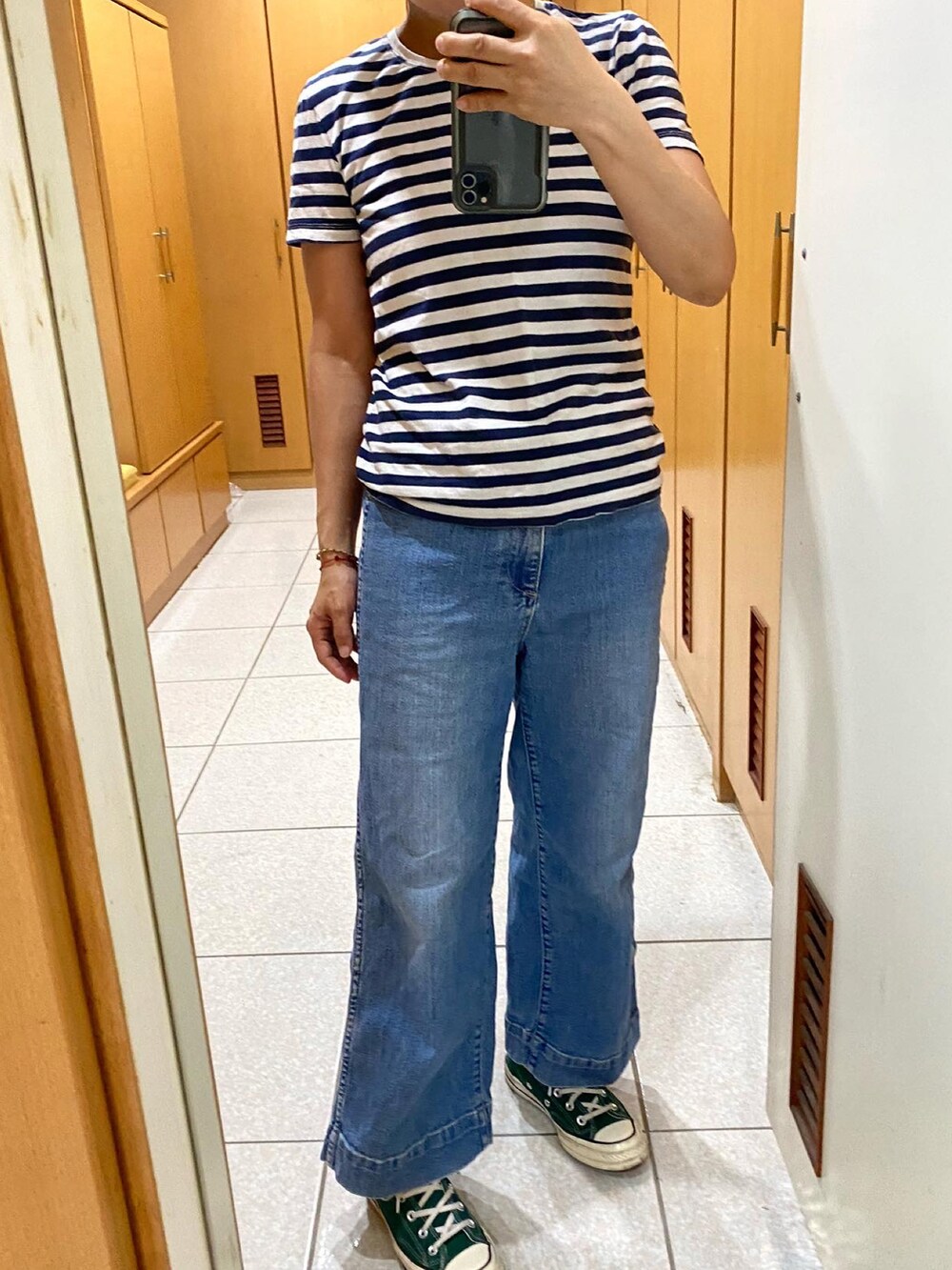 「無印良品のアイテム（Tシャツ/カットソー、ブラック系）」を使った、yukichen3388さん（レディース・155cm）の夏コーディネートの2枚目の写真