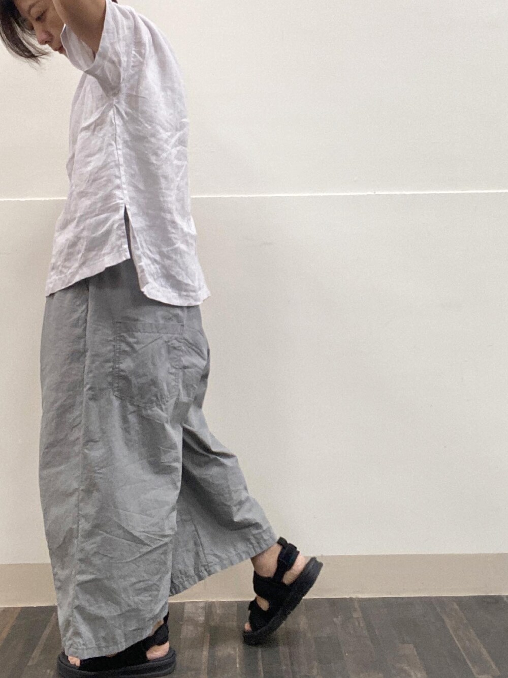 「無印良品のアイテム（トップス、グレー系）」を使った、yukichen3388さん（レディース・155cm）の夏コーディネートの3枚目の写真