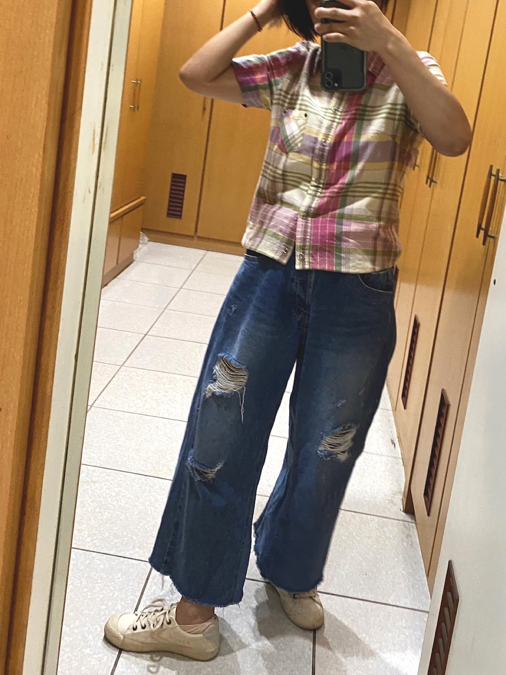「飛躍鞋のアイテム（スリッポン、ベージュ系）」を使った、yukichen3388さん（レディース・155cm）の夏コーディネートの2枚目の写真