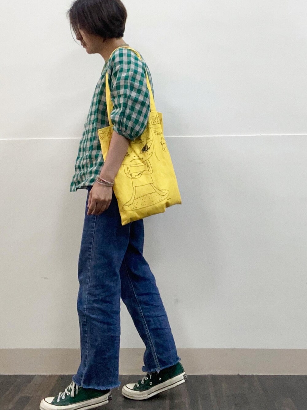 「yoshitomonaraのアイテム（ショルダーバッグ、イエロー系）」を使った、yukichen3388さん（レディース・155cm）の夏コーディネートの2枚目の写真