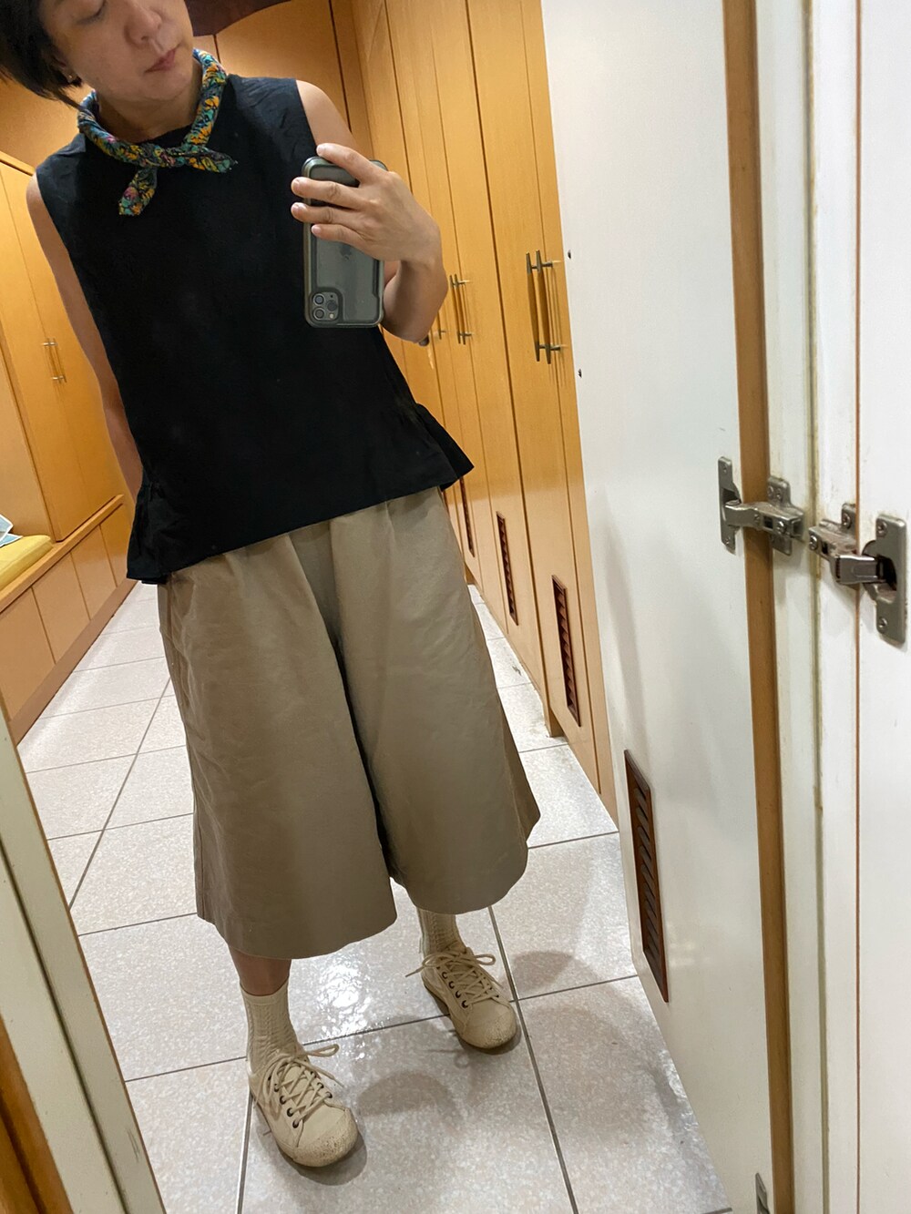 「飛躍鞋のアイテム（スリッポン、ベージュ系）」を使った、yukichen3388さん（レディース・155cm）の夏コーディネートの2枚目の写真