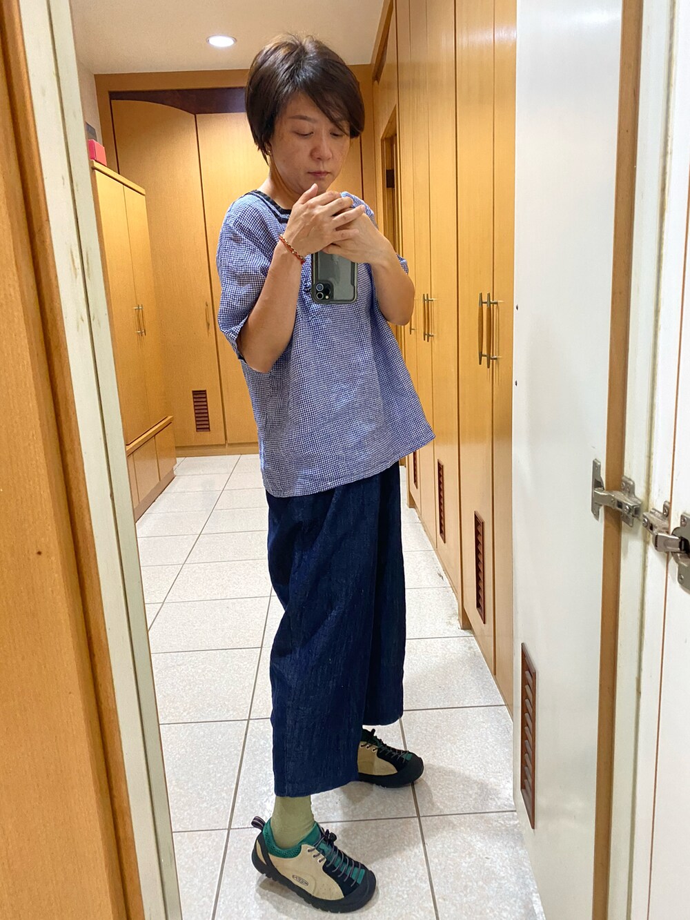 「le jardinerのアイテム（チノパンツ、ブルー系）」を使った、yukichen3388さん（レディース・155cm）の夏コーディネートの2枚目の写真