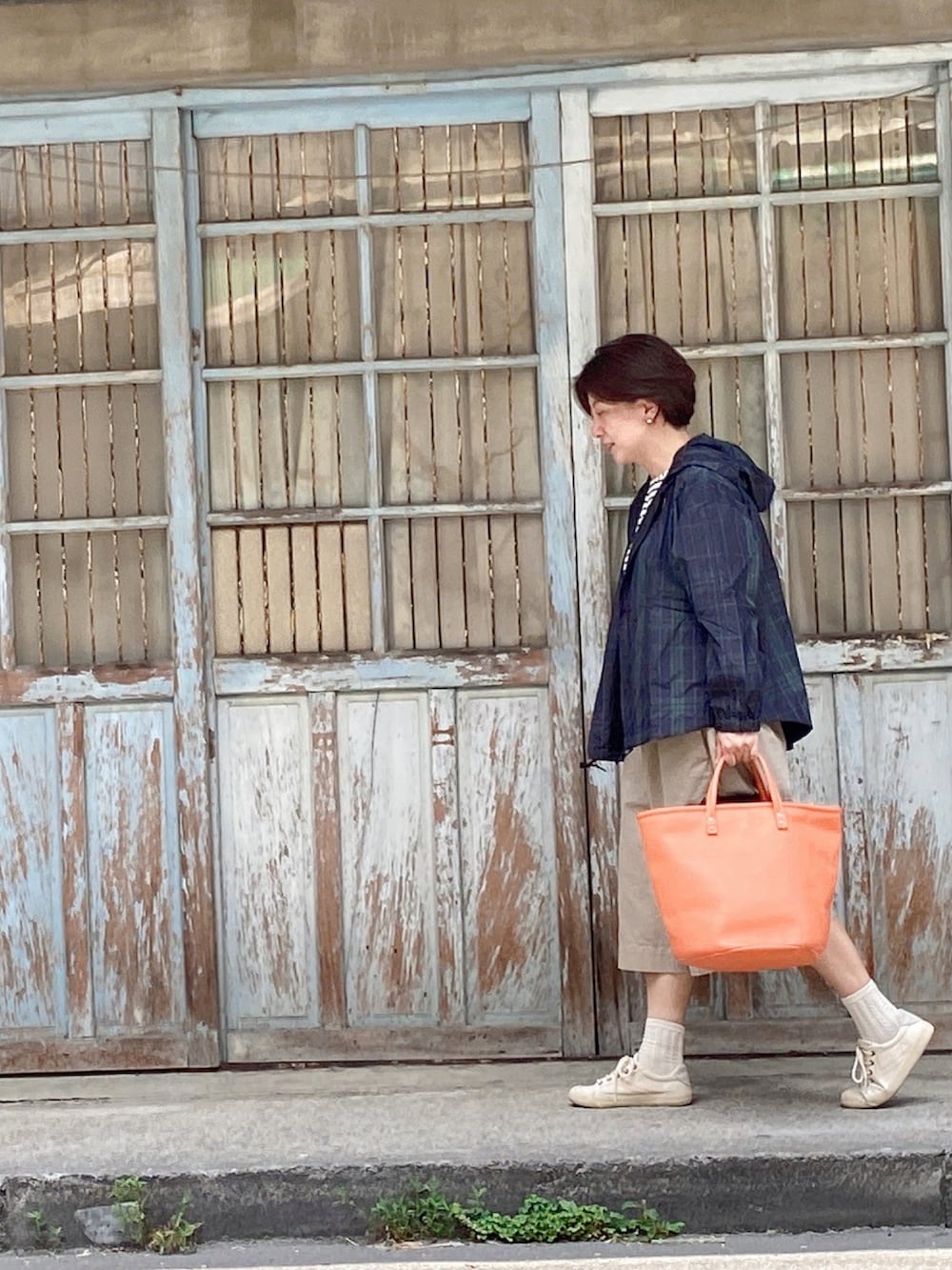 「CREAM COMPANYのアイテム（トートバッグ、オレンジ系）」を使った、yukichen3388さん（レディース・155cm）の夏コーディネートの2枚目の写真