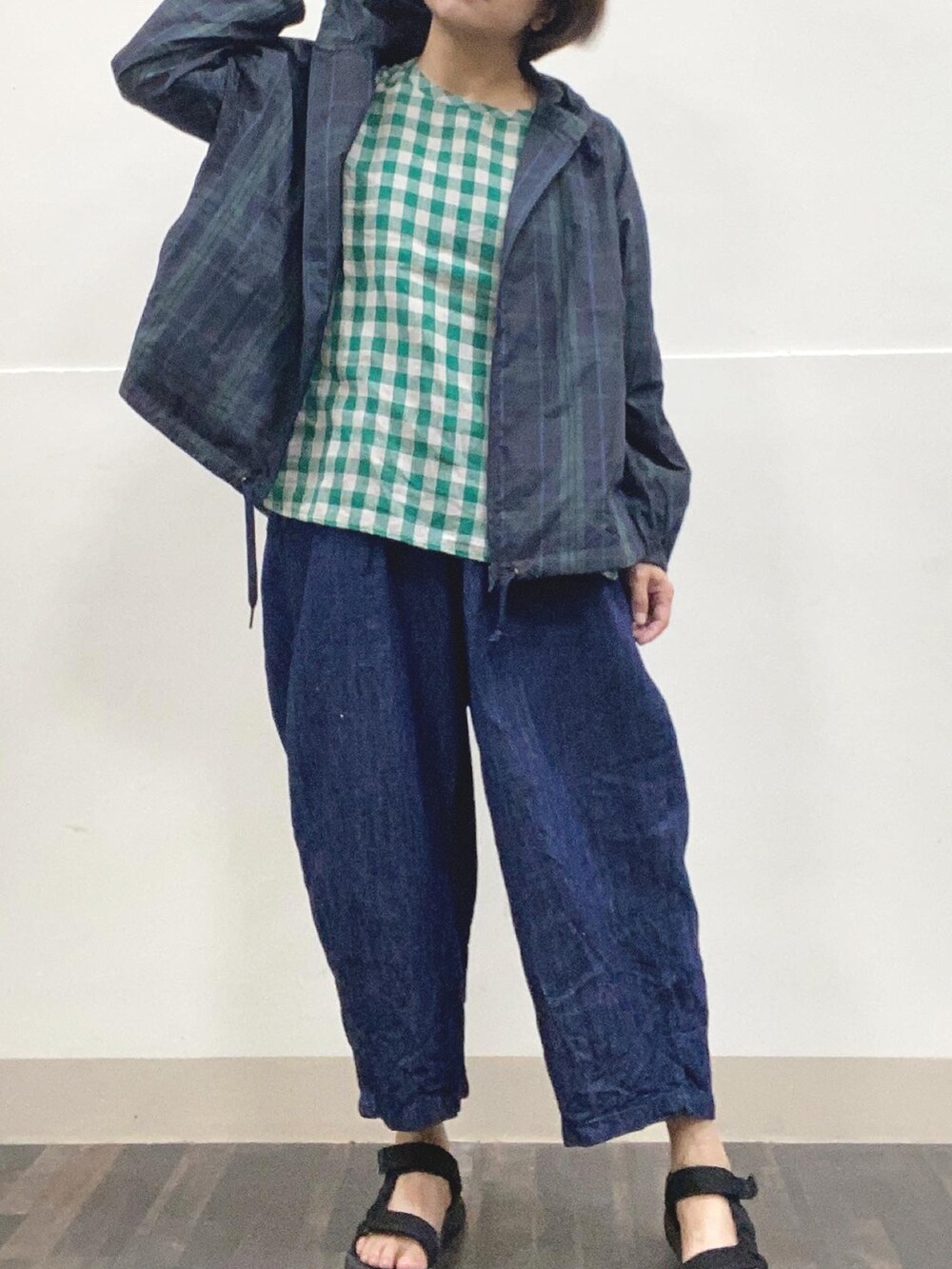 「oliveのアイテム（パンツ、ブルー系）」を使った、yukichen3388さん（レディース・155cm）の秋コーディネートの3枚目の写真