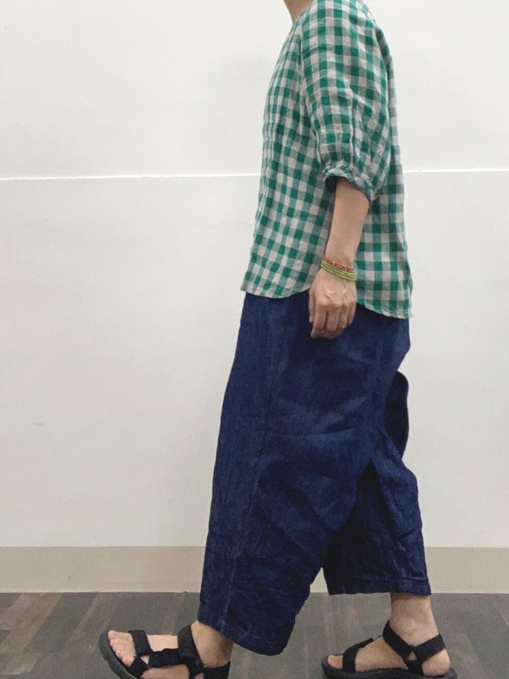 「oliveのアイテム（パンツ、ブルー系）」を使った、yukichen3388さん（レディース・155cm）の秋コーディネートの2枚目の写真