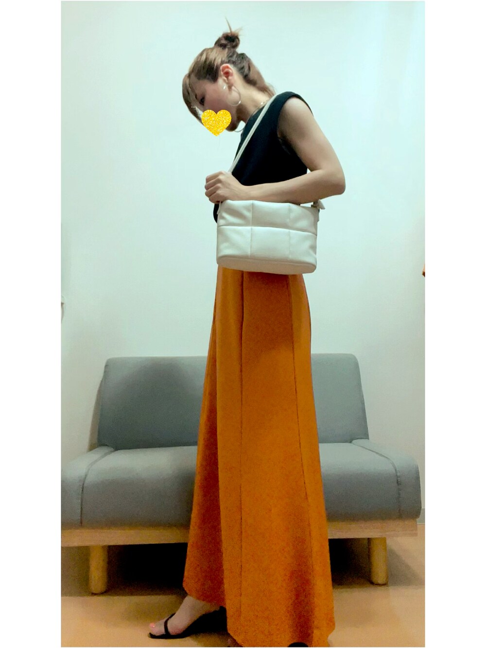 「キレイめ、オトナ女子、秋色、マーメイドスカート、低身長コーデ、アラフォーコーデ、オレンジコーデ、コカ(coca)」｜「coca（coca）のリブノースリーブトップス（タンクトップ、ブラック系）」を使った、すーさんさん（レディース・153cm）の夏コーディネートの2枚目の写真