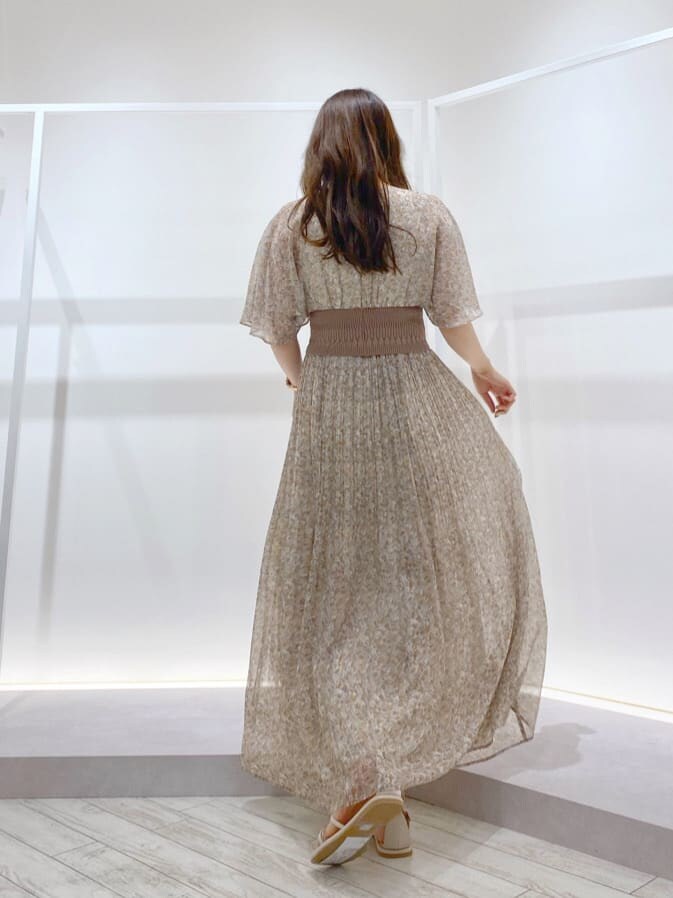 「マーキュリーデュオ、MERCURYDUO、キレイめ、選抜」｜「MERCURYDUOの異素材チューブフラットサンダル（サンダル、ベージュ系）」を使った、eriさん（レディース・158cm）の夏コーディネートの3枚目の写真