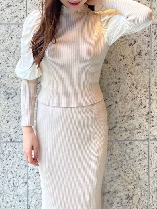 ブラウン系のその他シューズ、ピンク系の福袋/福箱を着用したレディースの秋コーディネートの8枚目の写真