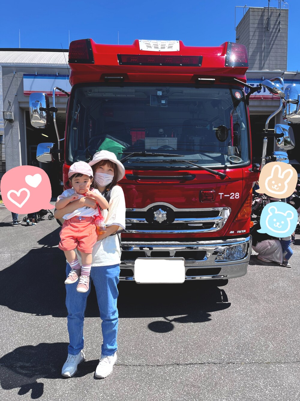 「カジュアル、Tシャツ、キャップ、ハーフパンツ、ラインソックス、赤、ピンク、ミッキー、ミニーちゃん、お散歩コーデ、消防車、支援センター、shein、BREEZE、しまむら」｜「Birthdayのアイテム（キャップ、ピンク系）」を使った、☆cocco☆さん（キッズ・80cm）の夏コーディネートの5枚目の写真