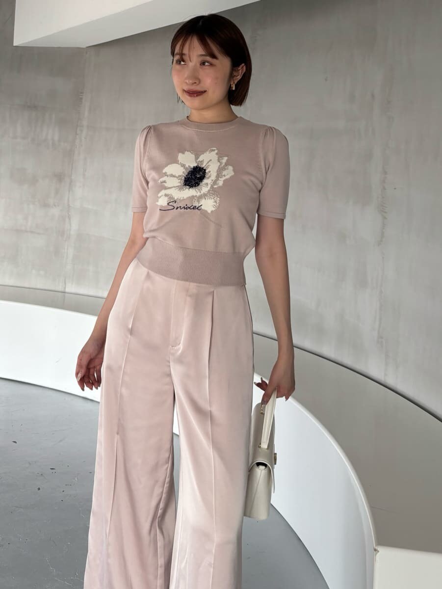 ピンク系のその他パンツを着用したレディースの夏コーディネートの4枚目の写真