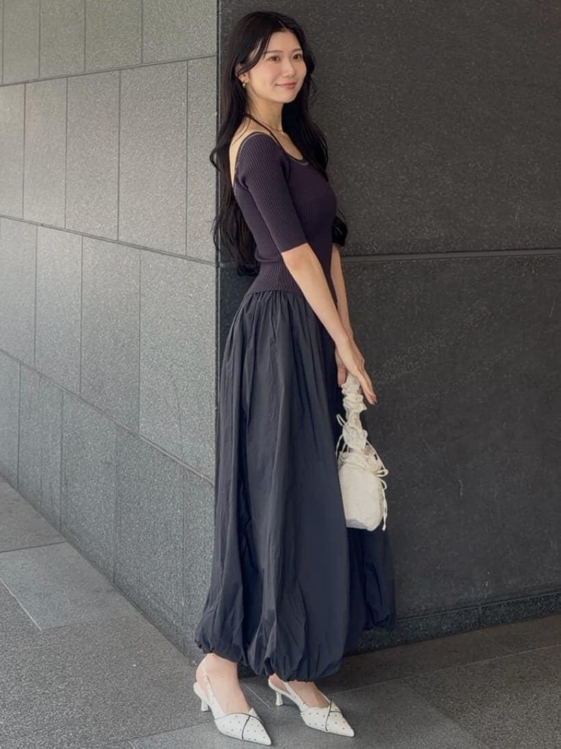 その他のパンプスを着用したレディースの春コーディネートの2枚目の写真