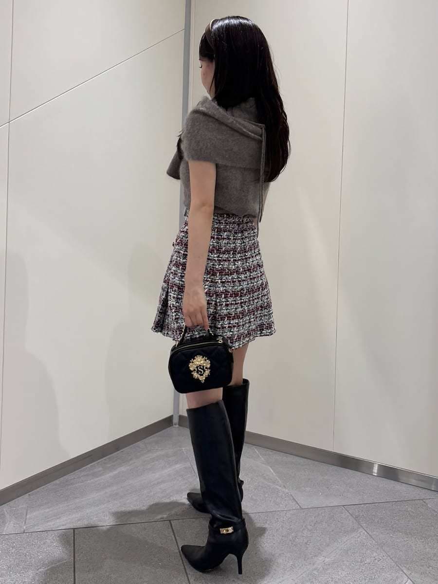 その他のその他パンツ、ブラウン系のTシャツ/カットソー、ブラウン系のカーディガン/ボレロを着用したレディースの秋コーディネートの5枚目の写真