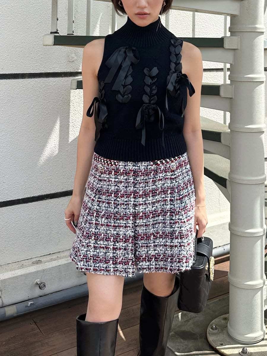 その他のその他パンツ、ブラック系のニット/セーター、ブラック系のブーツを着用したレディースの夏コーディネートの5枚目の写真