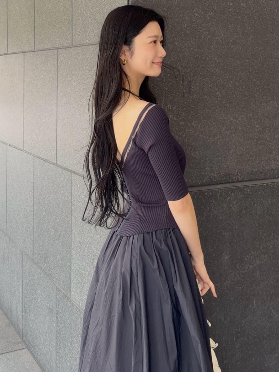 その他のパンプスを着用したレディースの春コーディネートの6枚目の写真