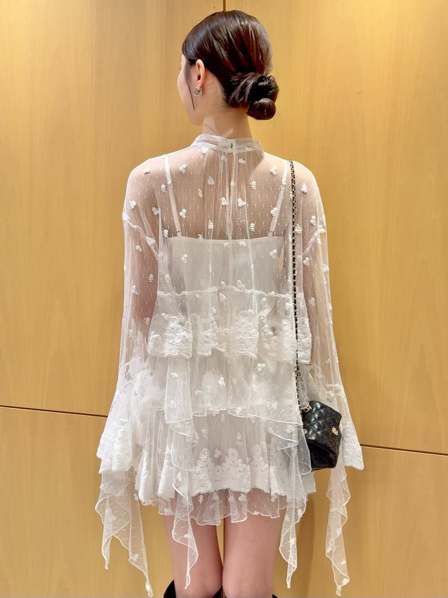 ブラック系のブルゾン、その他のシャツ/ブラウス、その他のその他パンツを着用したレディースの秋コーディネートの9枚目の写真